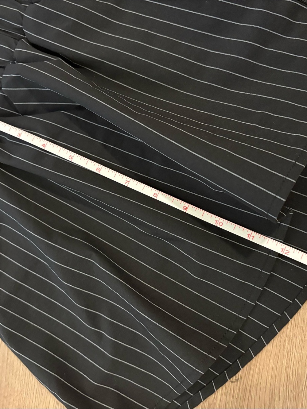 ALO Yoga RARE Pinstripe Daylight Mini Skirt Skort Black Titanium Medium - Picture 9 of 12